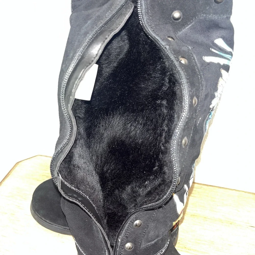 Vintage Ed Hardy Womens 5 Tall Black Suede Geisha Studded Boots Y2K Tattoo Rare